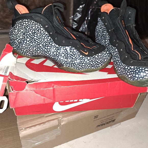 Size 14 and 13, name brand sneakers, new and like new. - Picture 8 of 16